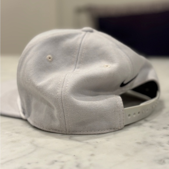 Nike Pro Structured Di-Fit SnapBack hat, Photon Dust/White, very good pre owned - Picture 7 of 10